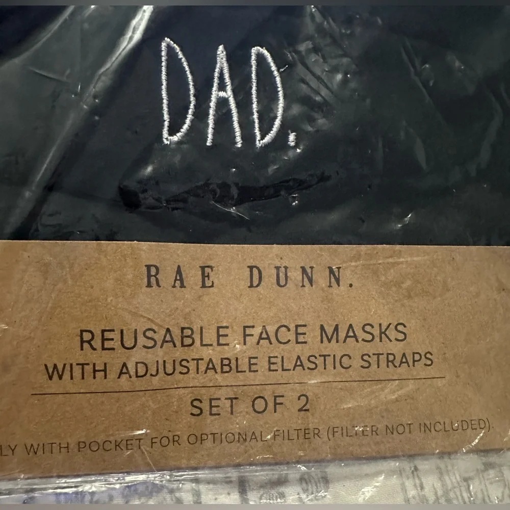 RAE DUNN Mom & Dad Face mask new in packaging - Picture 4 of 6